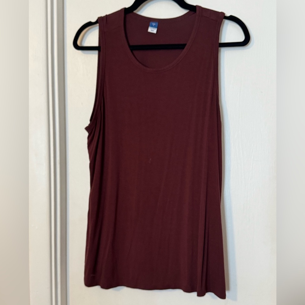Old Navy Women's Sleeveless Top in Burgundy size large